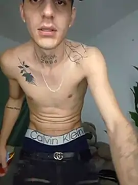 MaxHornyLatin webcam