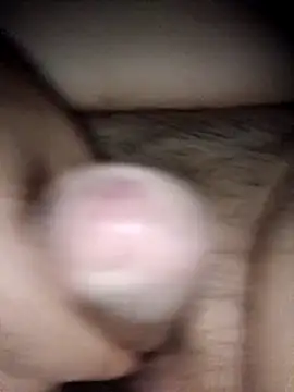 Sarafemboyy live cam on StripChat
