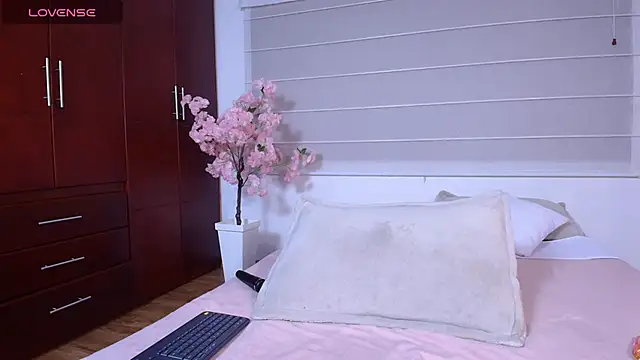 Lucyjoi webcam