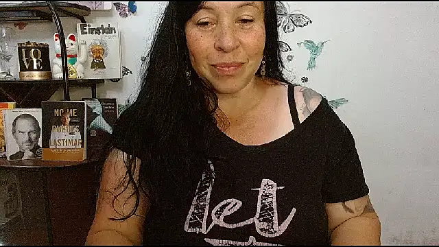 LauraMallioni webcam
