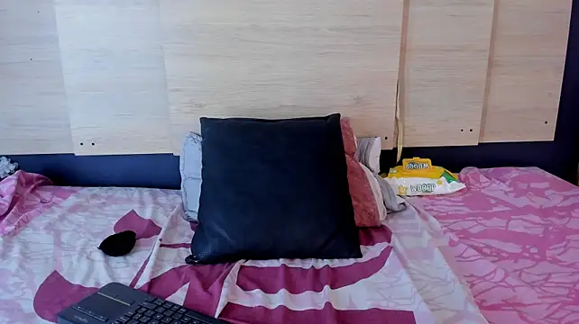 GrettaRouse live cam on StripChat