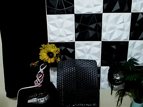 XwildCUcumberX live cam on StripChat