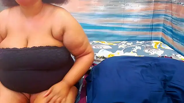 CURVYELEGANCExxx webcam