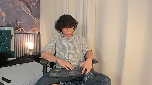 adrian_black86306 webcam