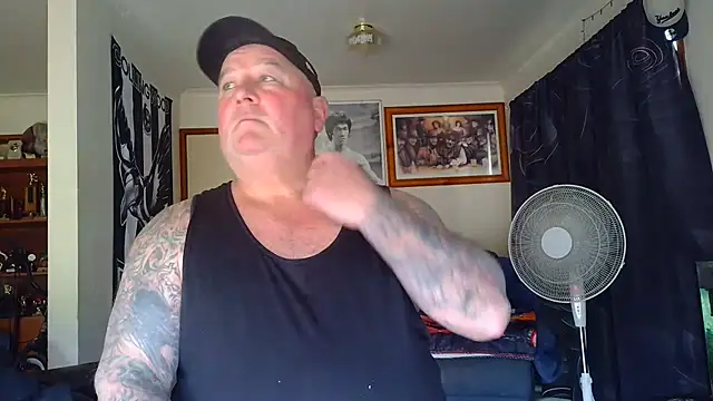 kinkyblueyes69 (M mature) - NAKED