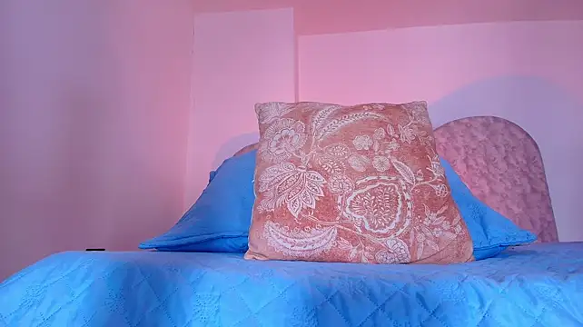 naomi_kyse live cam on StripChat