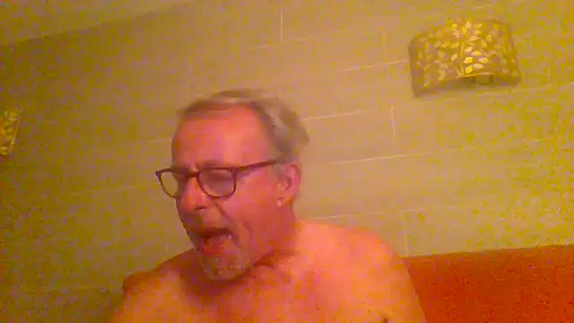 tuggy59 live cam on StripChat
