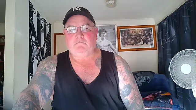 KINKYBLUEYES69 webcam