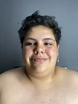 Hailey_Curvy webcam