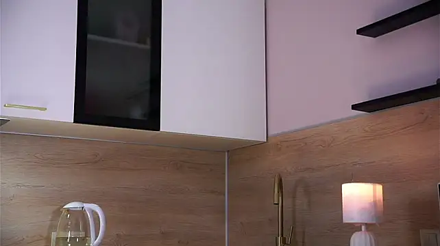 SunnivaCovil live cam on StripChat