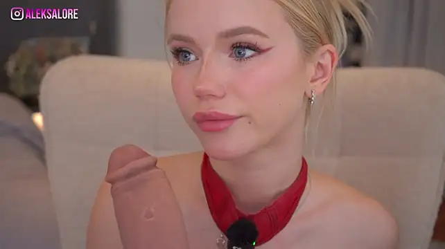 LexieLoree live sex cam