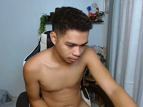 curlyasian_njxx webcam