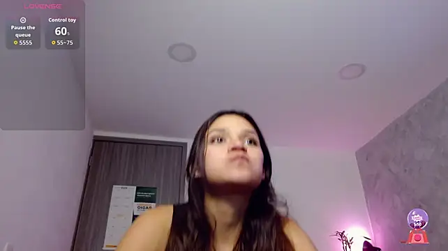 Roxxi_2110 webcam