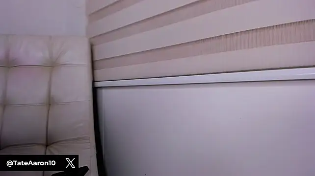 Aaron_Tate webcam