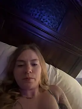 LuvLaceyXXO webcam