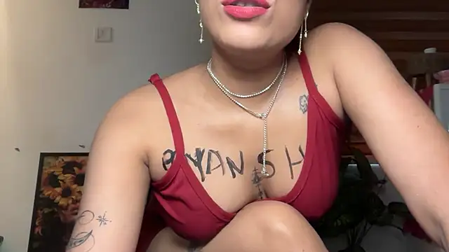 LucytheDevilQueen live sex cam