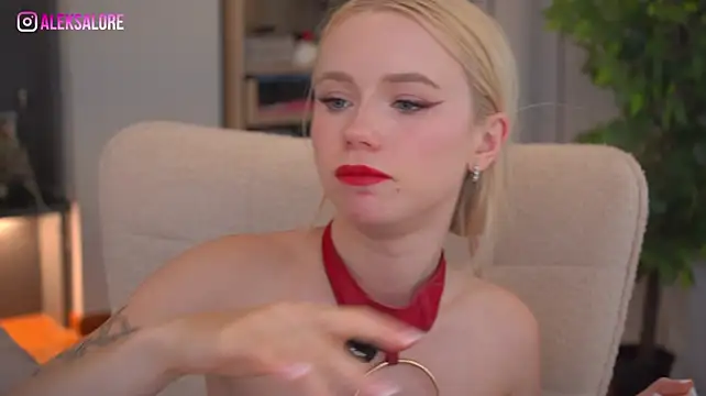 LexieLoree webcam