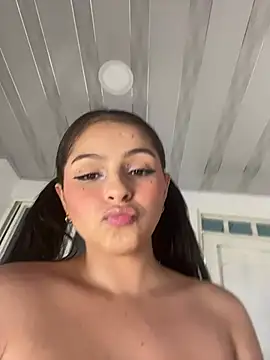 SelenaGmez webcam
