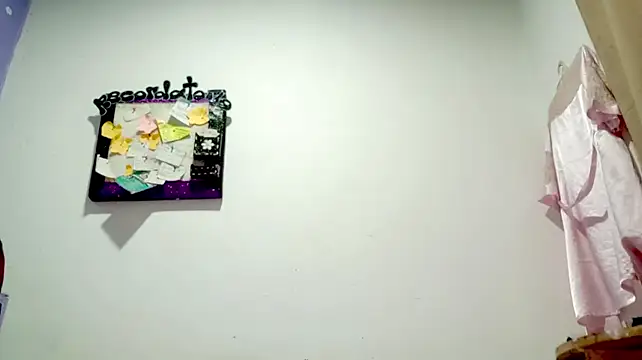 PetiteIvoryQueen19 webcam