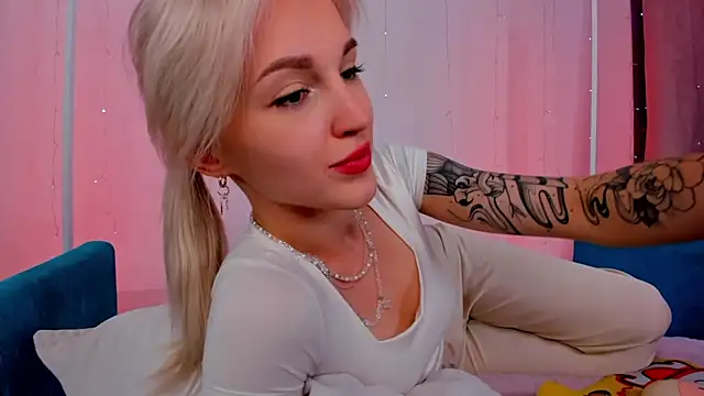 LisaFoxyMe webcam