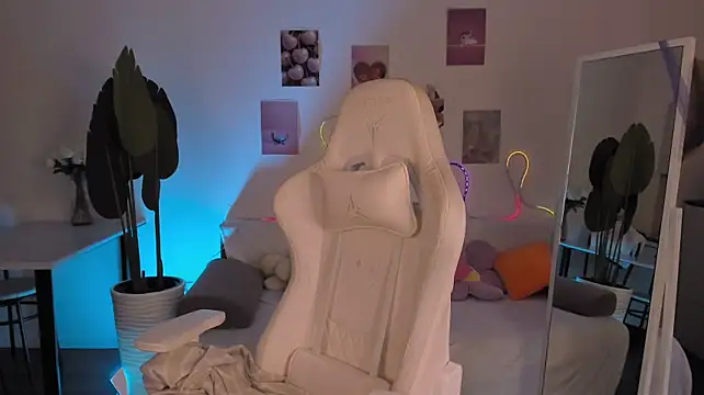 LittlePeach007 webcam