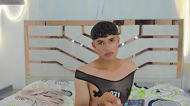 ADRIAN_LUUST webcam