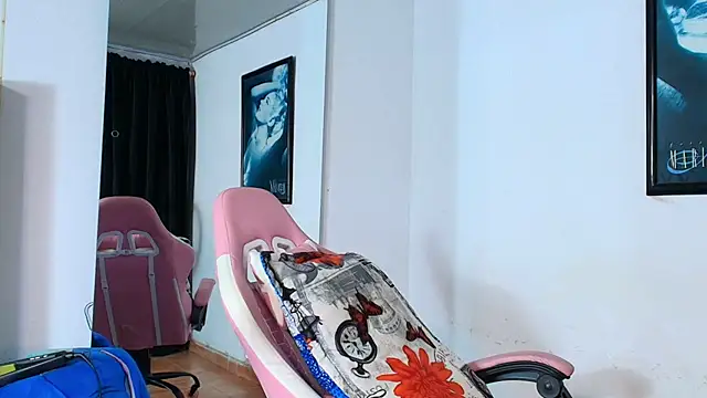 GraceWallace_ live cam on StripChat