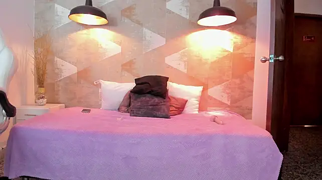LalilaBrunettee webcam