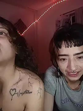 AlexxaAndRileyy webcam