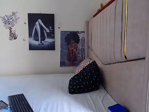 KittyKissess03 webcam
