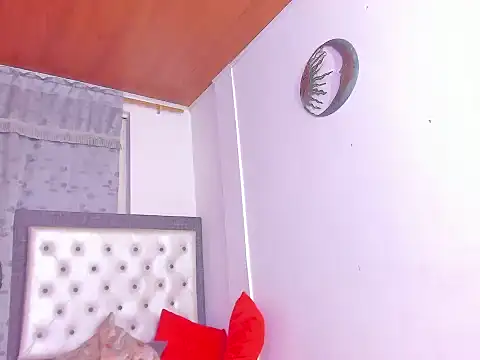 sarahnanksdoll webcam