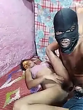 hottyneelu webcam
