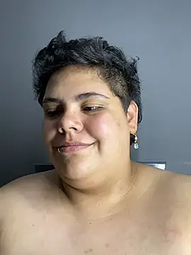 Hailey_Curvy