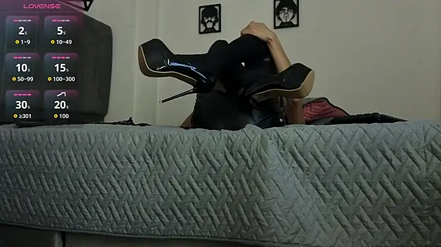 Elysianpair live cam on StripChat