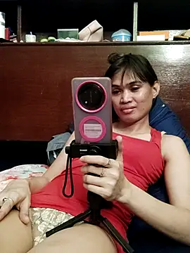 QueenSoreal live cam on StripChat