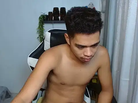 curlyasian_njxx