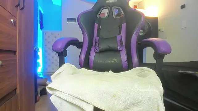 mariiahneedles webcam