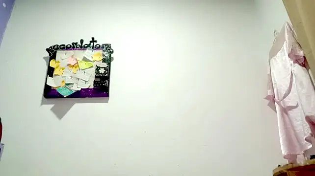 PetiteIvoryQueen19 webcam