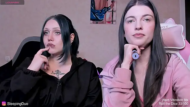 SleepingDuo live cam on StripChat