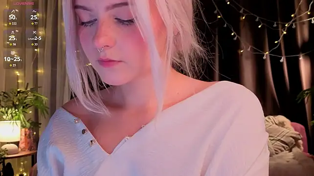 ShyniAlice live cam on StripChat