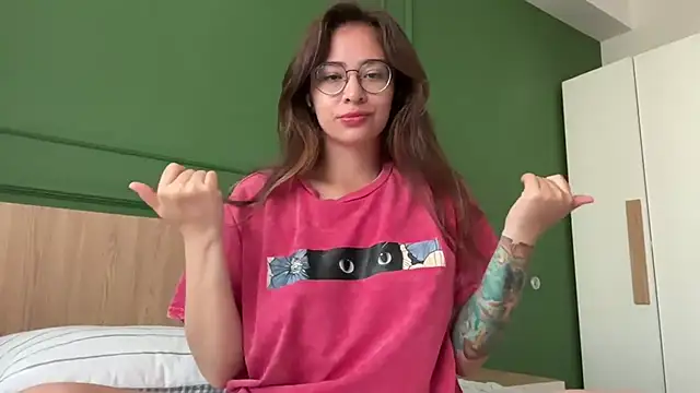Clara_June webcam
