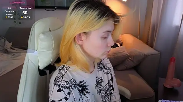 Emily_Miu webcam