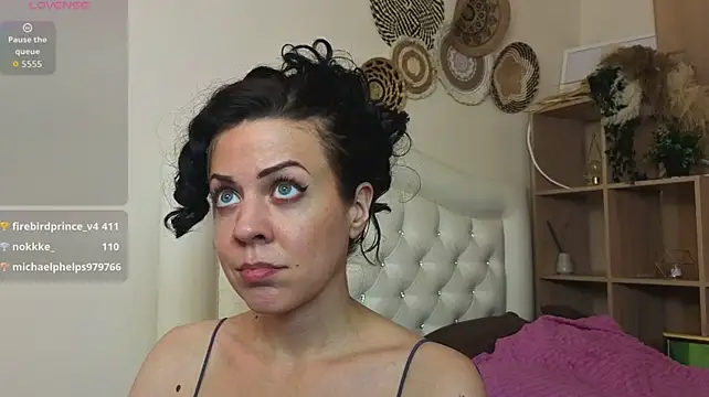 djina_moon webcam