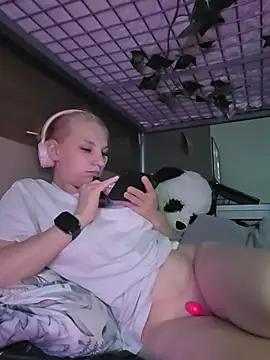 LiyaKasper webcam