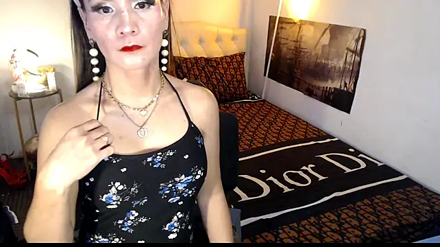 NinaDOM4CUM webcam