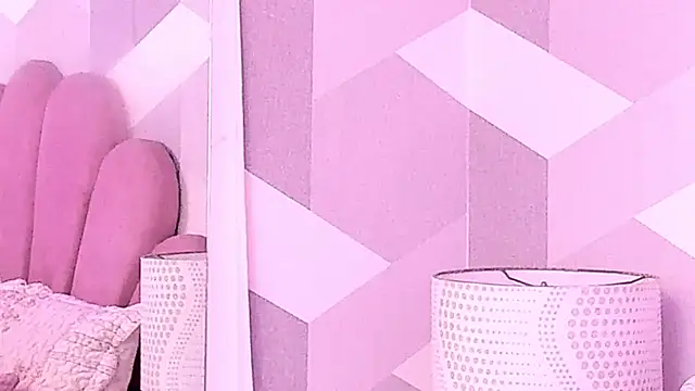 KylieMonnett live cam on StripChat