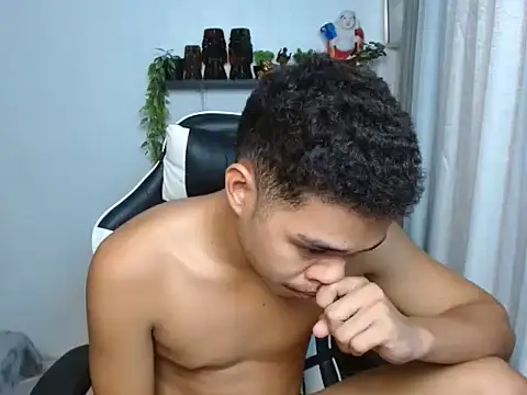 curlyasian_njxx webcam