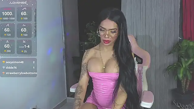 Queen_Morena live cam on StripChat