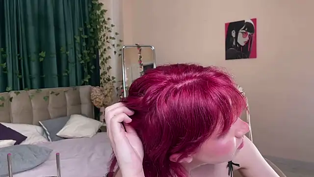 Love_is_Lola webcam