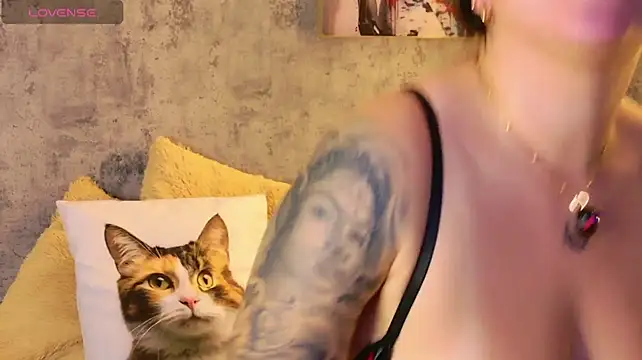sarawolff webcam